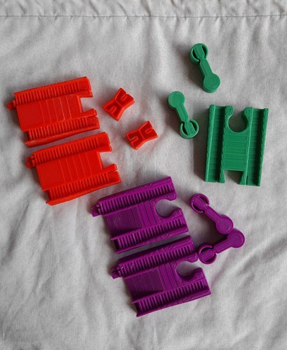 Track connectors for - , thomas